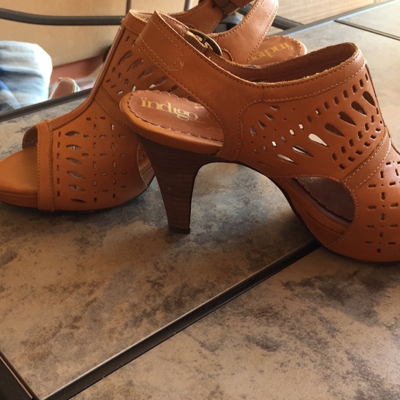 Indigo heels - Picture 6 of 6